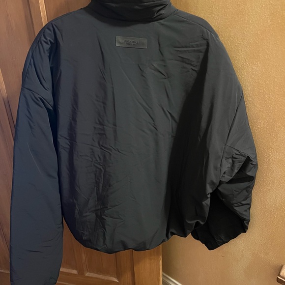 Fear of God Essentials Black crop bomber jacket, lightly padded, NWT L - Picture 9 of 10